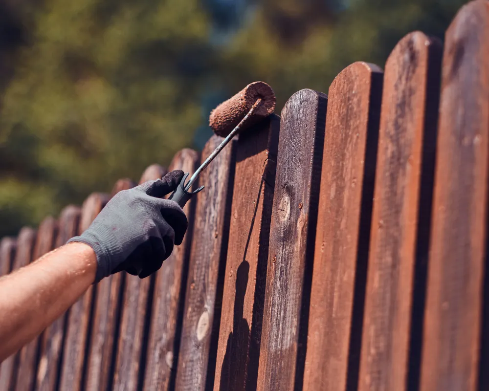 disadvantage of vinyl fencing