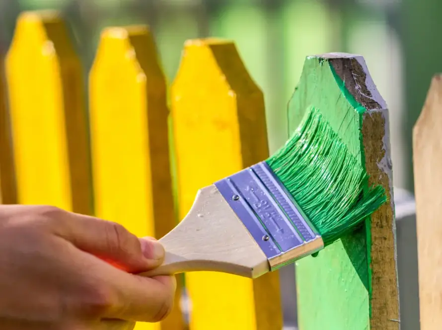 Can you paint vinyl fencing without damage